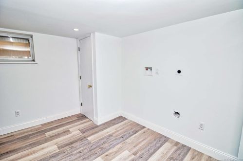 5 Walnut Ave, Huntington CT  06484-2913 exterior