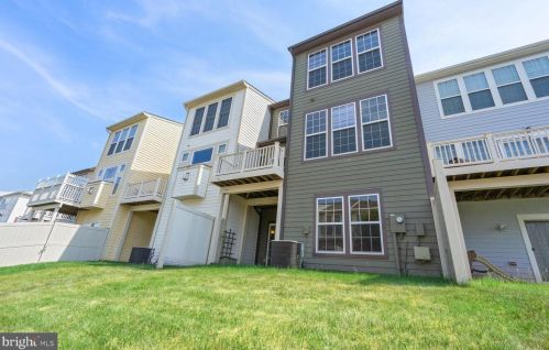 502 Red Raspberry Ter, Leesburg VA 20175-5427 exterior