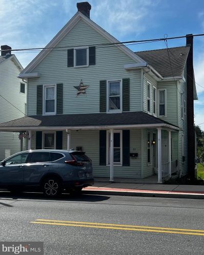 86 Main St, Spring Grove, PA 17362-1047