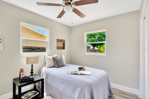 1047 48th Ave, Saint Petersburg FL  33703-3633 exterior