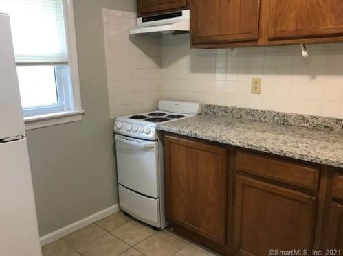 113 Crystal Lake Rd, Groton CT  06340-2402 exterior