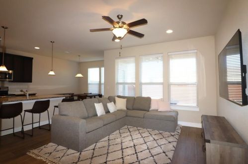 413 High Tech Dr, Georgetown TX  78626 exterior