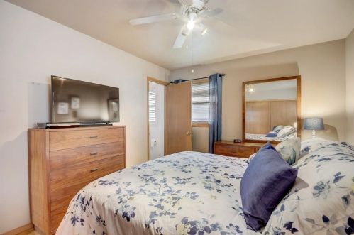 6209 Indiana Ave, Cudahy WI 53110-2871 exterior