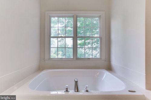 5594 Tucson Ct, Haymarket VA  20169-3145 exterior