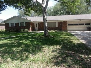 1471 Pin Oak Dr, Bellvue, TX 77418-3219