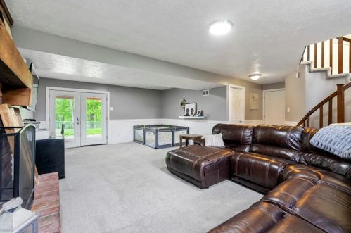 109 Redbud Dr, Beaver Falls PA  15010-1152 exterior