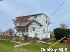 496 Catskill Ave, North Lindenhurst NY  11757-2744 exterior