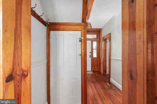 284 Massanutten St, Strasburg VA  22657-2301 exterior