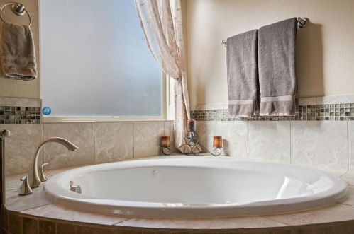 618 Emma Loop, Austin TX 78737-1457 exterior