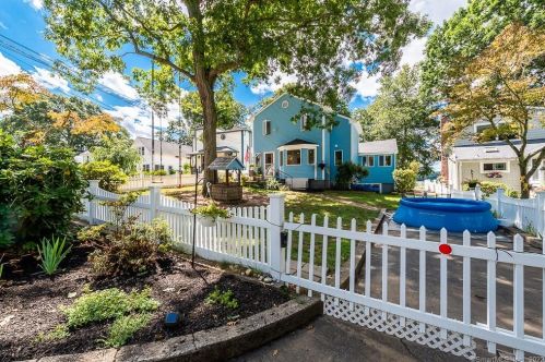 40-33 Bluff Rd, Gales Ferry, CT 06335-1403