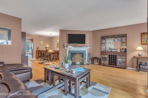23 Ambassador Dr, Tinton Falls, NJ 07701-2291