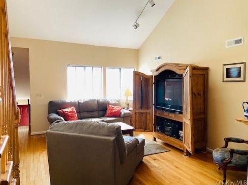 155 Stone Mdw, Lewisboro, NY 10590-2412