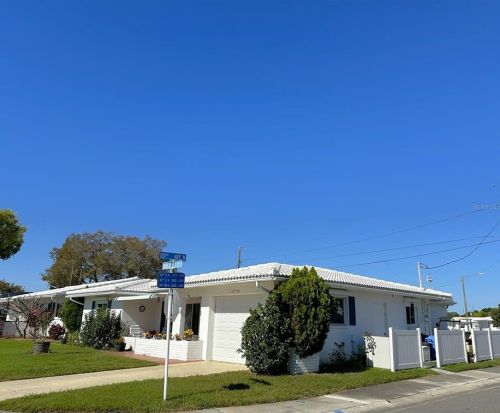 10036 Mainlands Blvd, Pinellas Park, FL 33782-4036