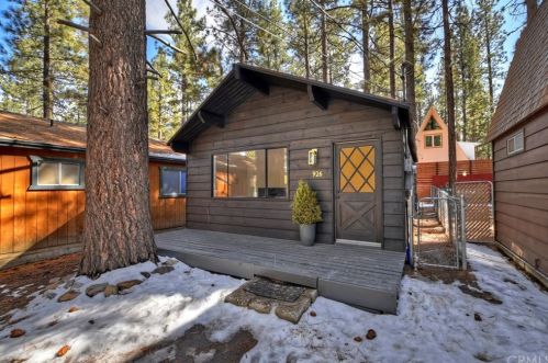 926 Barker Blvd, Big Bear City, CA 92314-9568