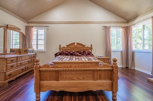 2828 Inyo Cir, Simi Valley CA 93063-2002 exterior