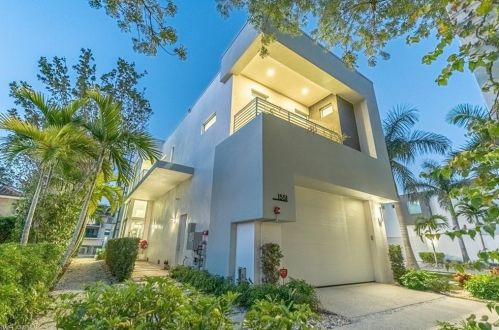 1551 Chesapeake Ave, Naples, FL 34102-0503