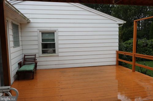 609 Hammond Ave, Hanover PA 17331-3843 exterior