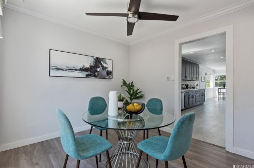 9411 Castlewood St, Oakland CA 94605-4415 exterior