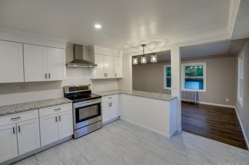 80 Circle Dr, Litchfield CT  06750-1710 exterior