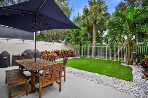 508 Capistrano Dr, West Palm Beach, FL 33410-4320