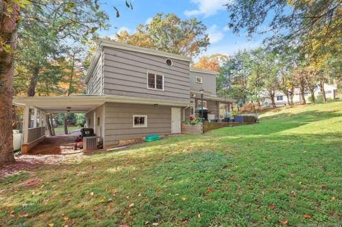 38 Hemlock Trl, Bridgeport CT  06611-3343 exterior