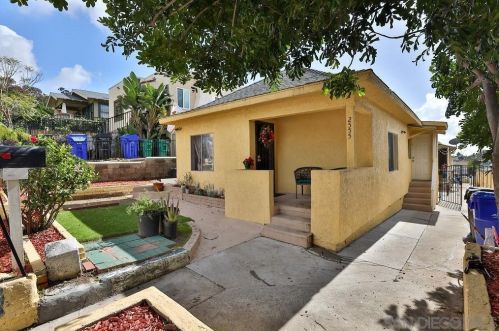 2555 J St, San Diego CA  92102-3034 exterior