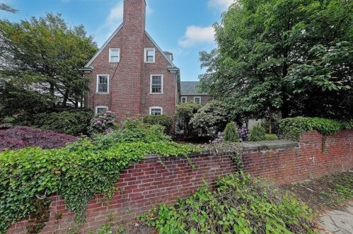 465 Rochambeau Ave, Providence RI 02906-1908 exterior