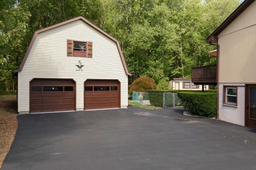 25 Flintrock Rd, Fishkill, NY 12524-1003