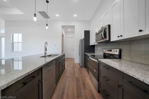 409 6th Ter, Cape Coral FL  33990-1529 exterior