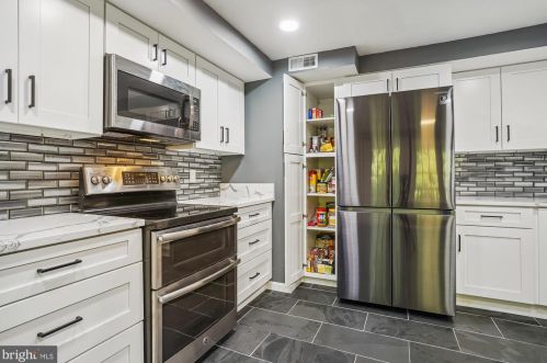 1502 Deer Point Way, Herndon VA  20194-1584 exterior