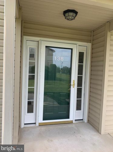 138 Sparrow Rd, Hummelstown, PA 17036-8833