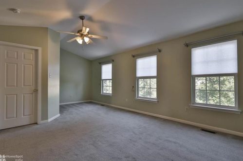 8149 Cross Creek Cir, Breinigsville PA  18031-1330 exterior