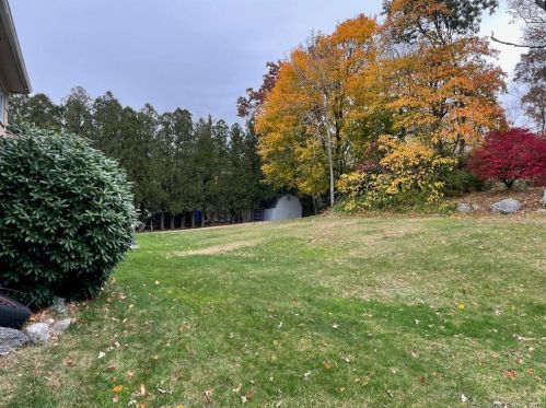 16 Eastwood Rd, Groton CT  06340-6011 exterior