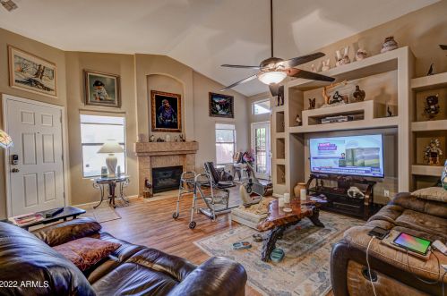 3822 Blackhawk Dr, Glendale AZ 85308-9487 exterior