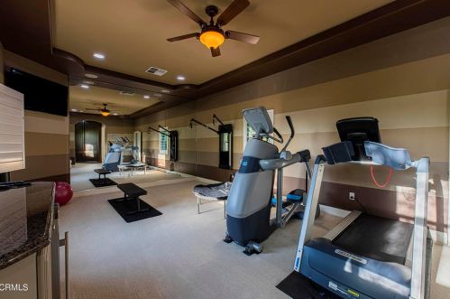 840 Fairway Dr, Bakersfield CA 93309-2416 exterior