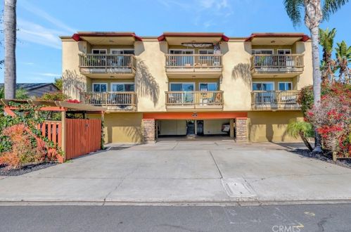 1964 Chalcedony St, San Diego, CA 92109-3408