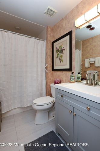 205 Skyline Dr, Lakewood NJ  08701-5740 exterior