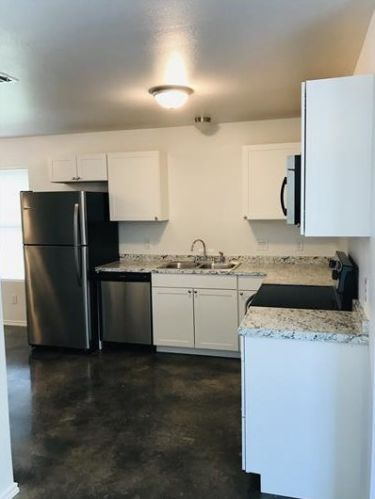 816 8th St, Bonham TX  75418-3927 exterior