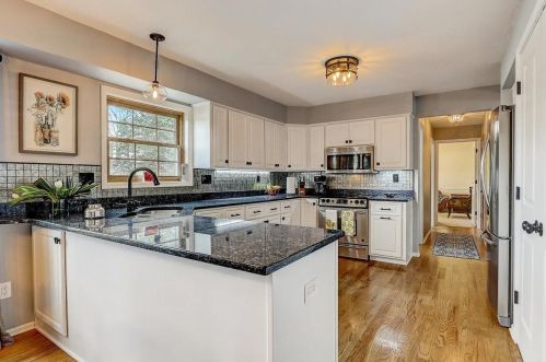 13190 Scarborough Dr, Waukesha WI  53151-6122 exterior