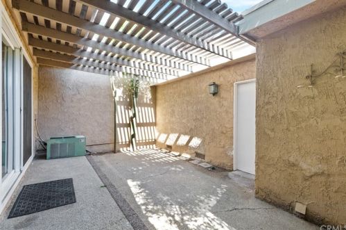 325 Chinook Dr, Placentia CA  92870-1417 exterior