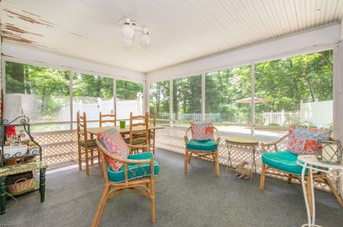 59 Raynor Rd, Morristown NJ  07960-2516 exterior