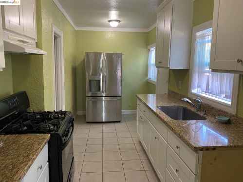 1741 101st Ave, Oakland CA  94603-3301 exterior