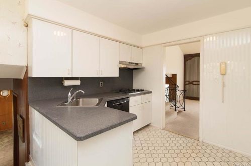 58 Kensington Oval, New Rochelle, NY 10805-2900