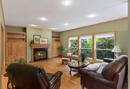 9140 Glacier Rd, Minnetrista, MN 55375