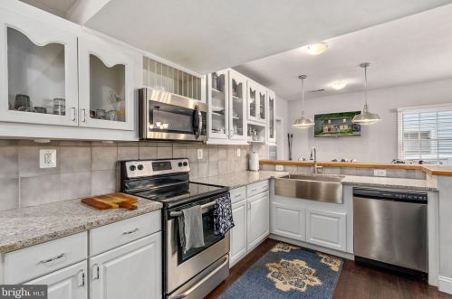 209 Prince Edward St, Fredericksburg VA  22401-6034 exterior