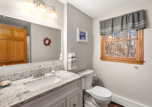 7 Downing St, Walpole MA 02081-1930 exterior