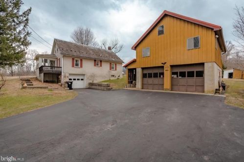 960 Creek Rd, Bangor, PA 18013-5850