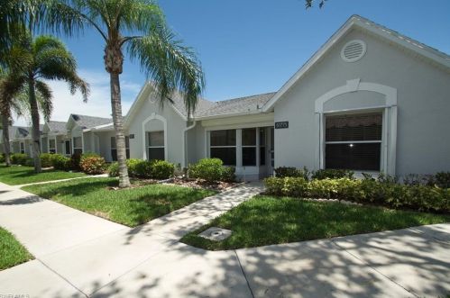 10775 King George Ln, Naples, FL 34109-1589