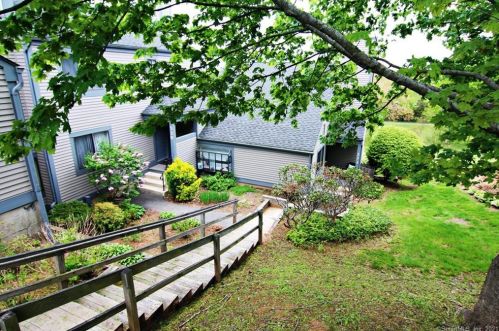 531 Pilgrim Hbr, Wallingford, CT 06492-5447