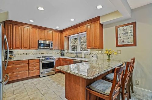 533 Highbrook Ave, New Rochelle NY  10803-2227 exterior